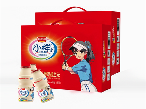 What are the considerations for selecting raw materials in the production of corrugated cardboard boxes?